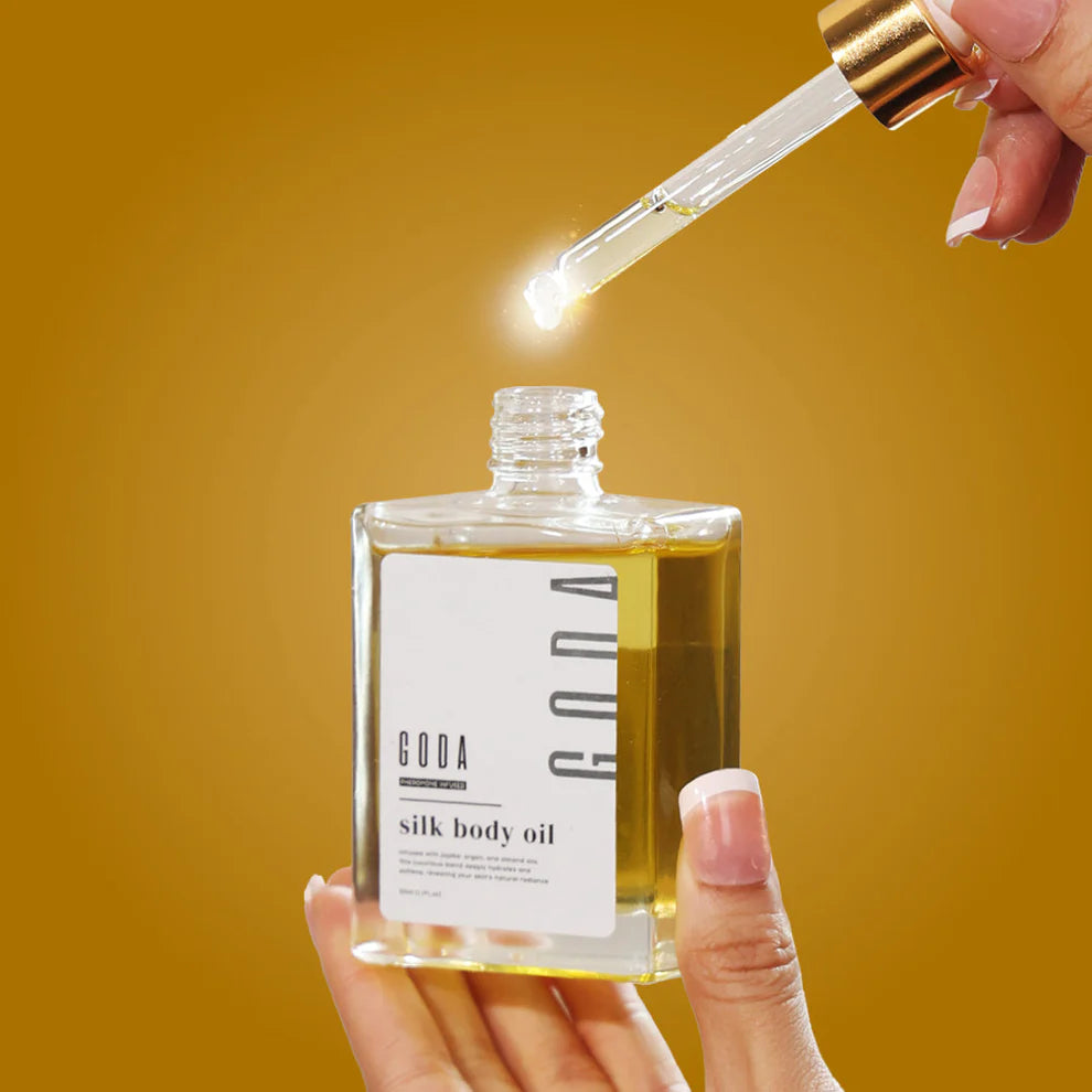 Gold Silk Body Oil pipet detail – lichte gouden olie formule snel absorberend – ElleCera